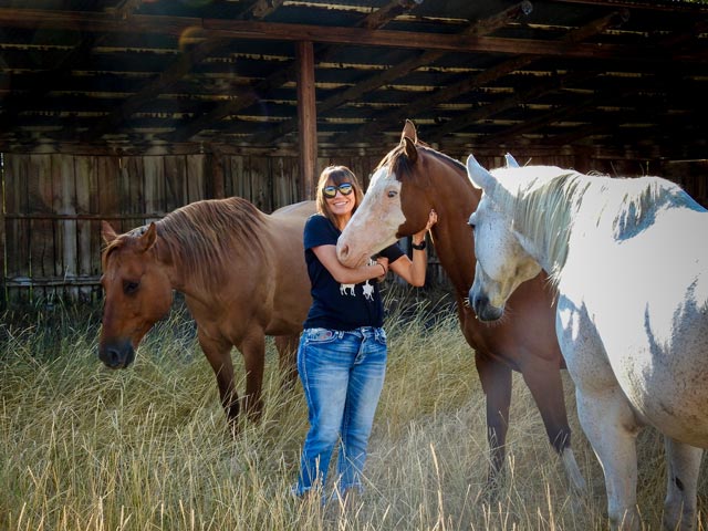 swan-valley-accommodations-home-accommodation-Horse Women with a Horse - Swan valley accommodations